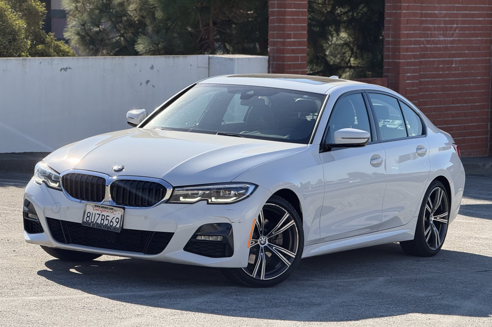 Used 2021 BMW 330i Sedan w/ M Sport Package RWD image 3