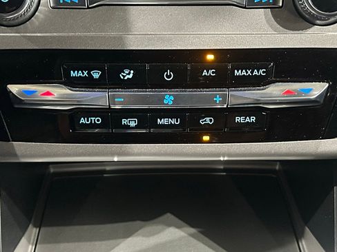 Used 2022 Ford Explorer XLT w/ Equipment Group 202A AWD/4WD image 95