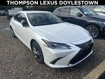 Used 2024 Lexus ES 300h w/ Luxury Package