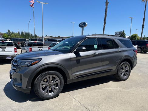 New 2026 Ford Explorer Active w/ Active Comfort Package AWD/4WD image 2