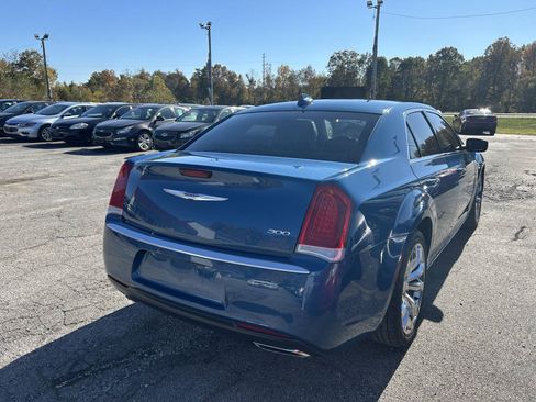 Used 2020 Chrysler 300 Touring w/ Chrome Appearance Package RWD image 12