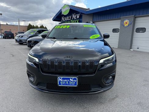 Used 2021 Jeep Cherokee Latitude Plus AWD/4WD image 2
