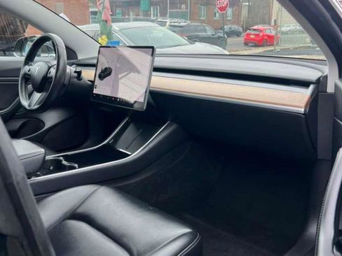 Used 2019 Tesla Model 3 Standard Range Plus image 6