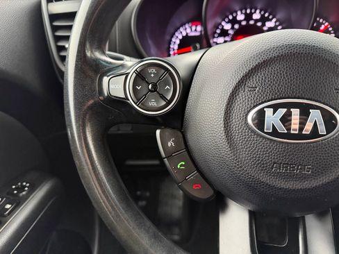 Used 2015 Kia Soul + image 15
