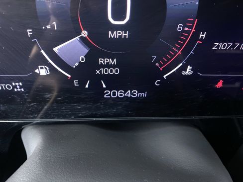 Certified 2025 GMC Yukon Denali image 4