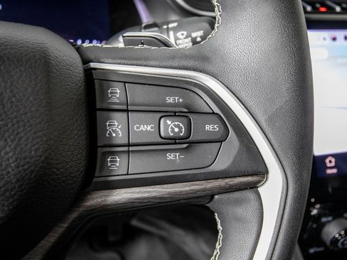 Used 2023 Jeep Grand Cherokee Limited w/ Black Appearance Package image 21