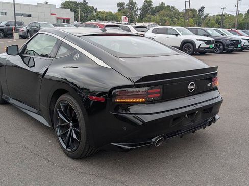 Used 2025 Nissan Z Performance w/ Floor Mat Package RWD image 3