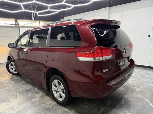 Used 2012 Toyota Sienna LE FWD image 6