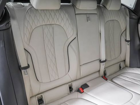 Used 2022 BMW X6 xDrive40i w/ M Sport Package image 46