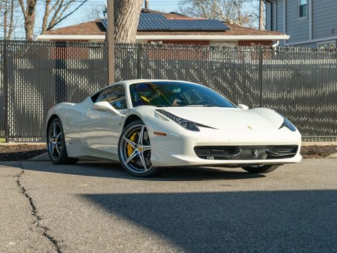 Used 2015 Ferrari 458 Italia Coupe image 2