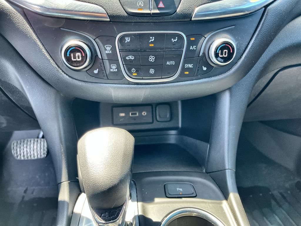 Used 2022 Chevrolet Equinox LT AWD/4WD image 17