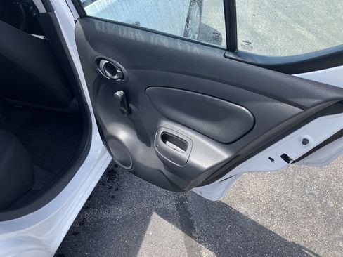 Used 2019 Nissan Versa S Plus FWD image 11