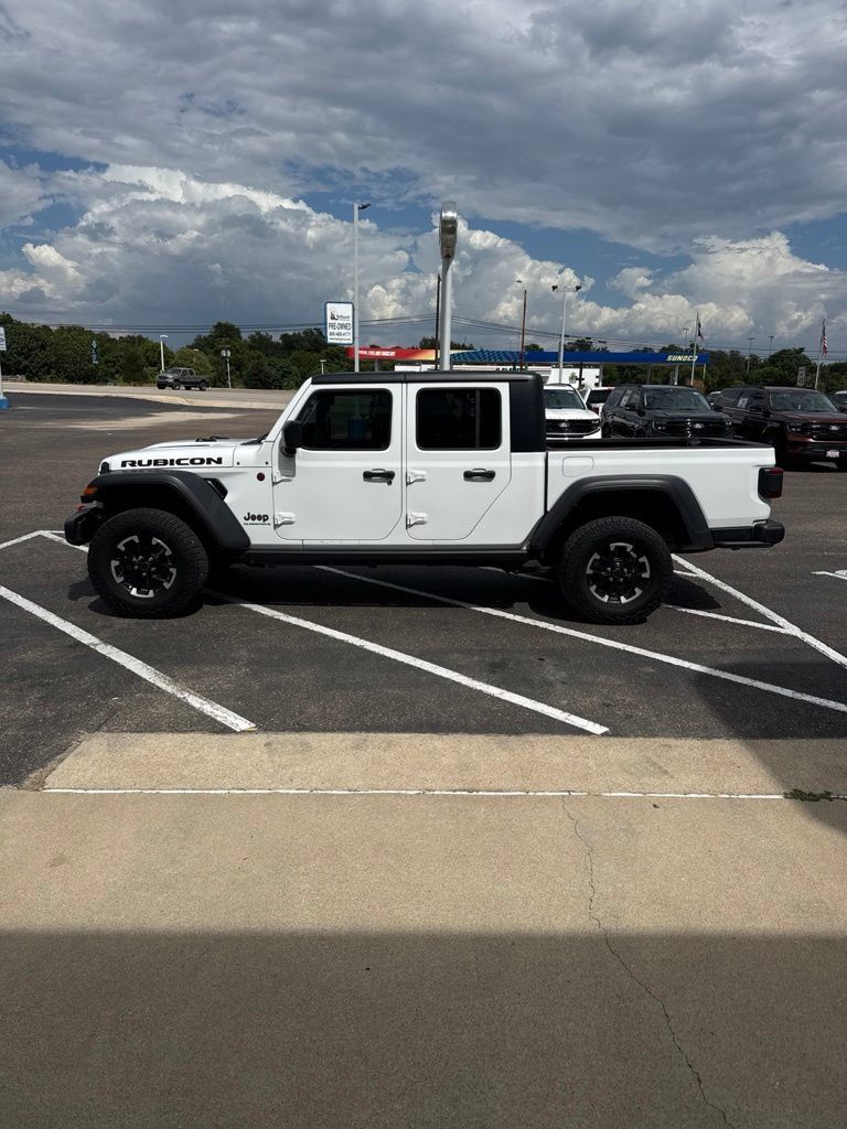 Used 2024 Jeep Gladiator Rubicon w/ Technology Group AWD/4WD image 7