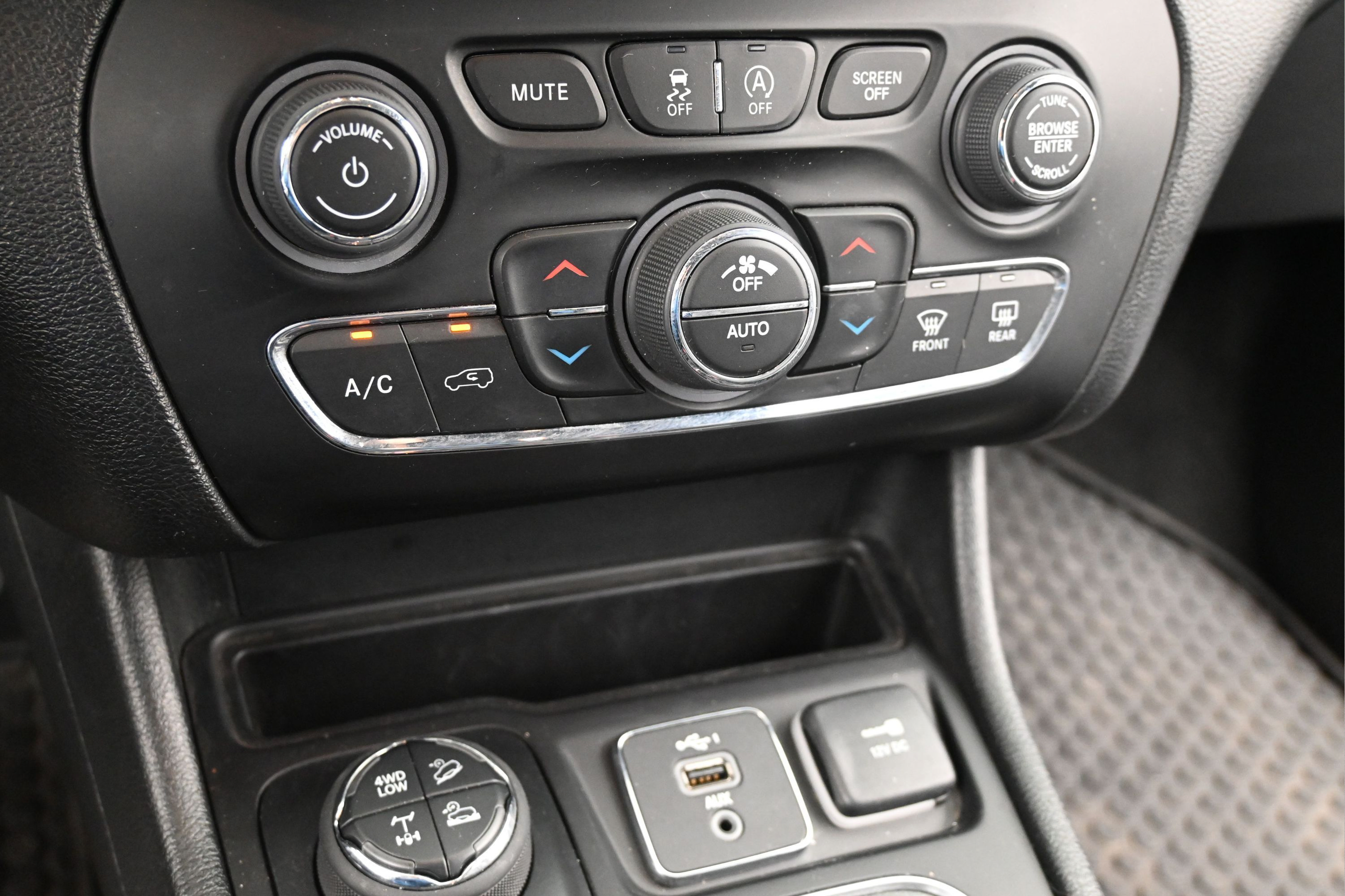 Used 2022 Jeep Cherokee Trailhawk w/ Sound & Nav Group AWD/4WD image 19