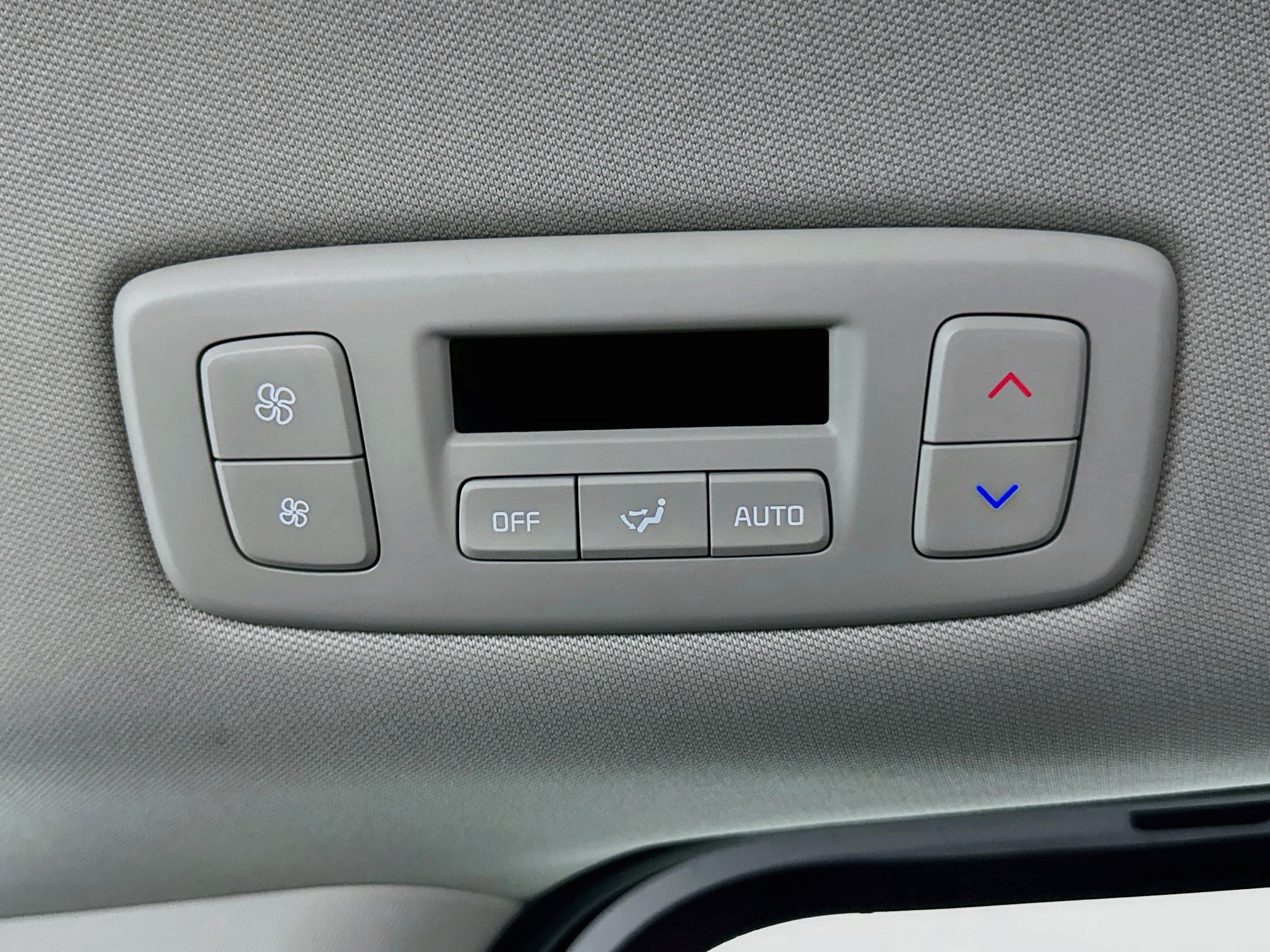 Used 2025 Kia Carnival FWD image 27