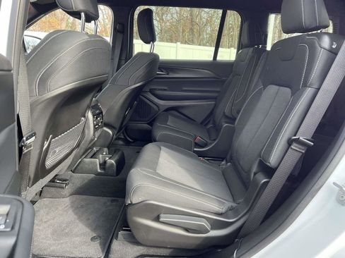 Used 2025 Jeep Grand Cherokee L Laredo image 16