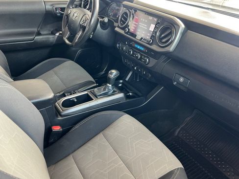 Used 2020 Toyota Tacoma TRD Off-Road w/ Technology Package AWD/4WD image 12