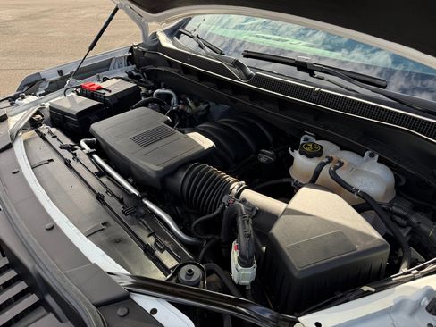 Used 2024 Chevrolet Suburban LT image 20