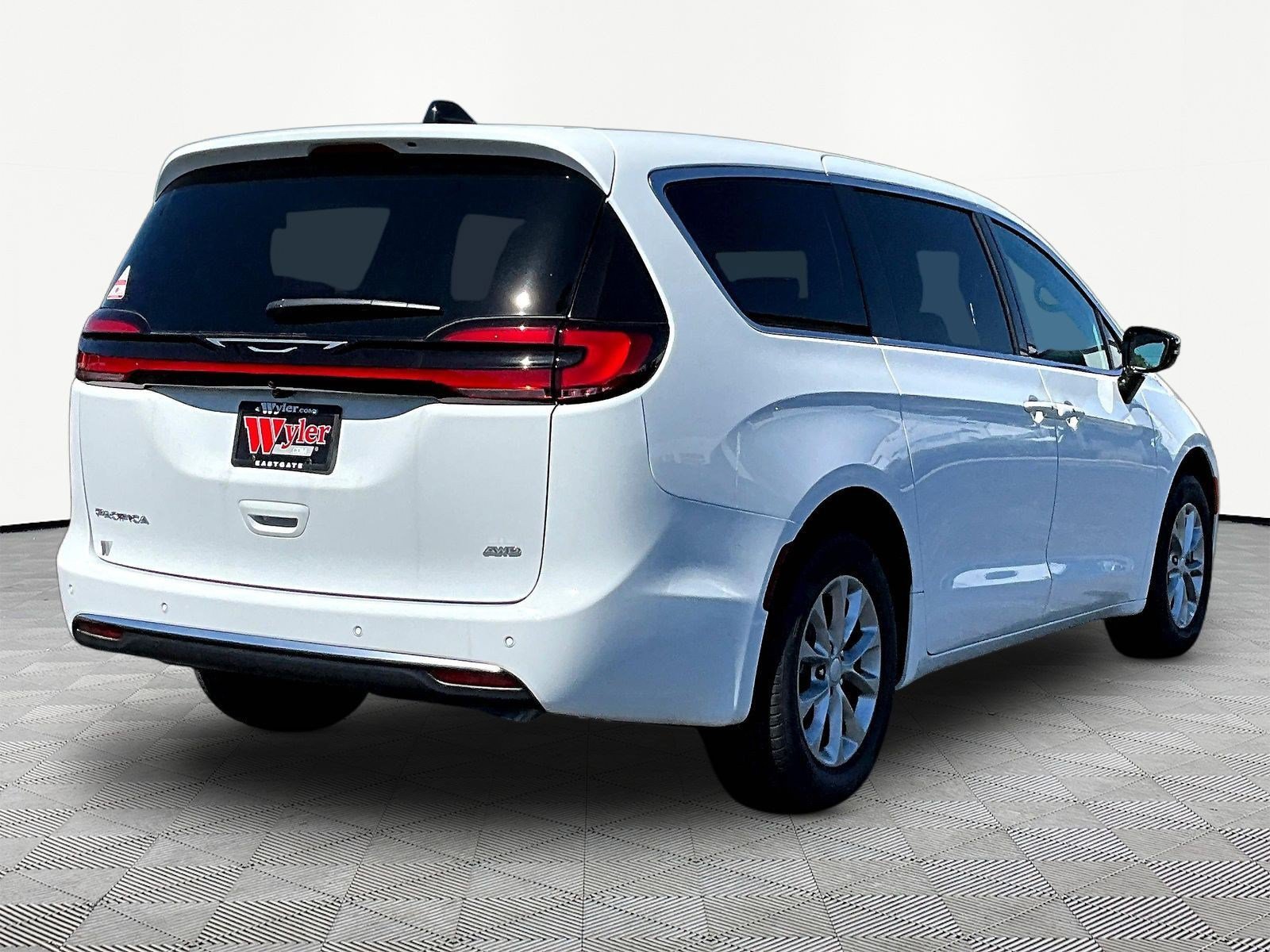 New 2027 Chrysler Pacifica Select AWD/4WD image 7