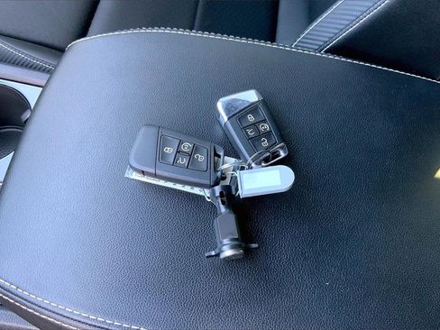 Used 2023 Volkswagen Atlas Cross Sport SE image 11