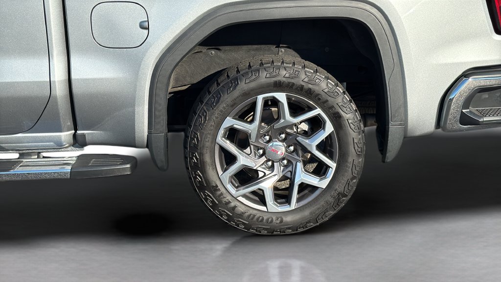 Used 2023 GMC Sierra 1500 SLT w/ SLT Premium Plus Package AWD/4WD image 22