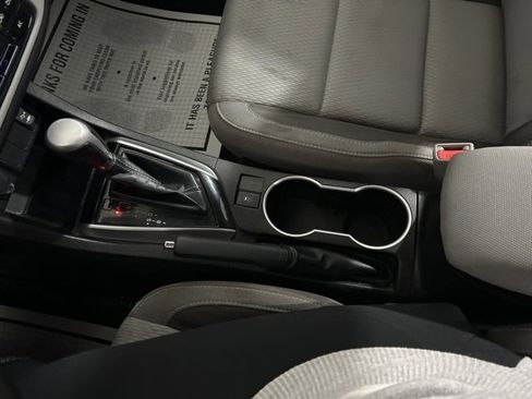 Used 2019 Toyota Corolla L image 18