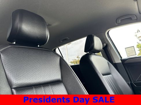 Used 2022 Volkswagen Tiguan SE image 19