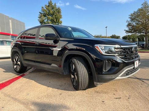 Used 2025 Volkswagen Atlas Cross Sport SE image 5