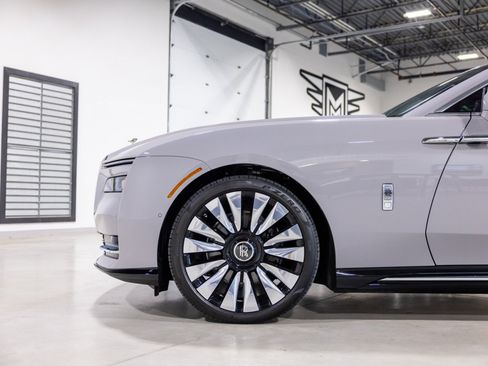 Used 2024 Rolls-Royce Spectre w/ Spectre Launch Package AWD/4WD image 17