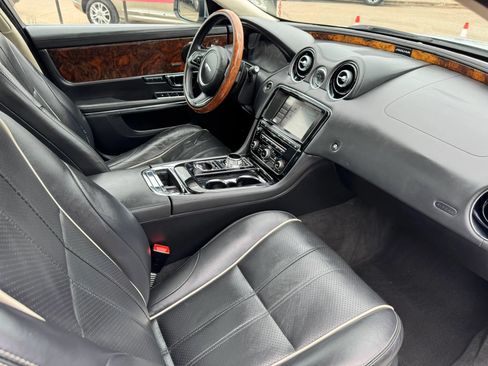 Used 2014 Jaguar XJ L Portfolio RWD image 25