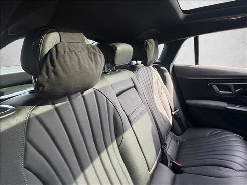 Used 2022 Mercedes-Benz EQS 580 4MATIC Sedan image 18