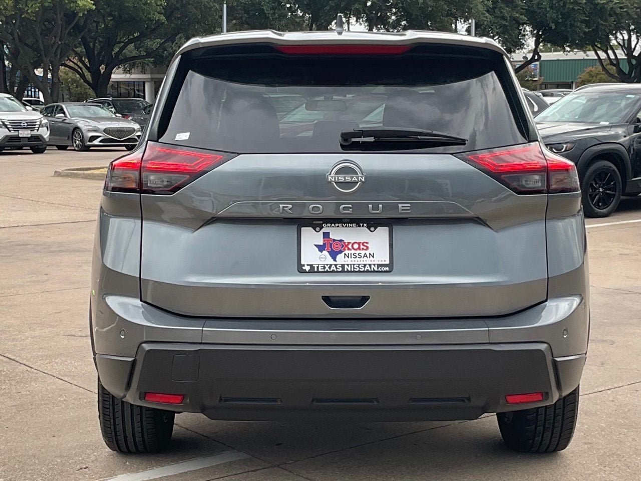 Used 2025 Nissan Rogue SV FWD image 5