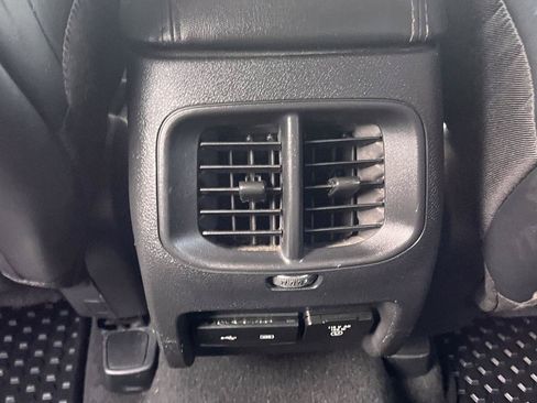 Used 2020 Jeep Cherokee Latitude Plus AWD/4WD image 29
