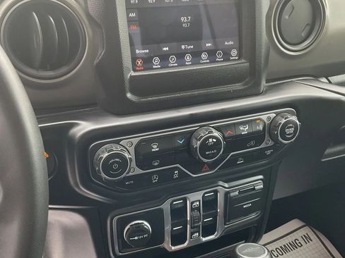 Used 2023 Jeep Gladiator Sport AWD/4WD image 26