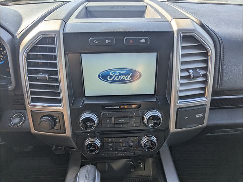 Used 2015 Ford F150 Platinum w/ Equipment Group 701A Luxury AWD/4WD image 32