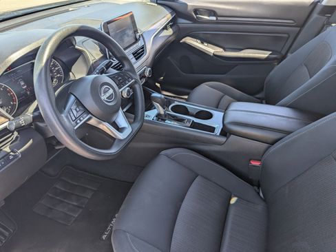 Used 2024 Nissan Altima 2.5 SV FWD image 16