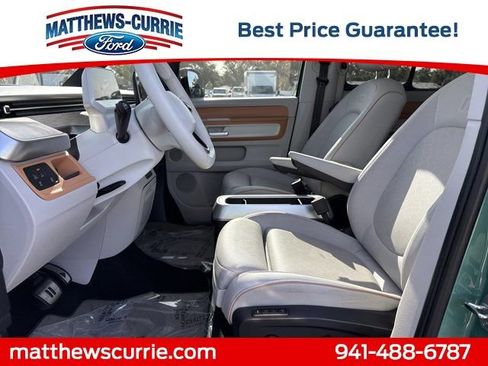 Used 2025 Volkswagen ID. Buzz Pro S Plus RWD image 9