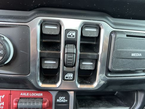Used 2023 Jeep Gladiator Mojave w/ LED Lighting Group AWD/4WD image 15