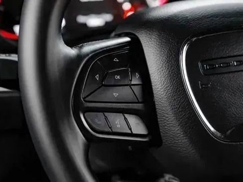 Used 2020 Dodge Challenger SXT RWD image 21