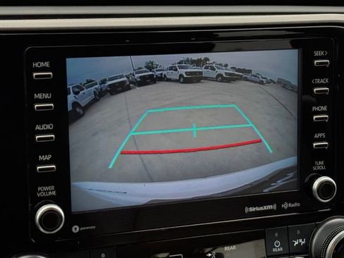Used 2021 Toyota Highlander LE FWD image 9
