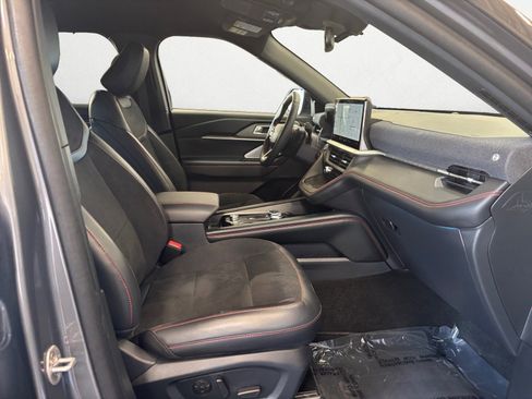 Used 2025 Ford Explorer ST image 15