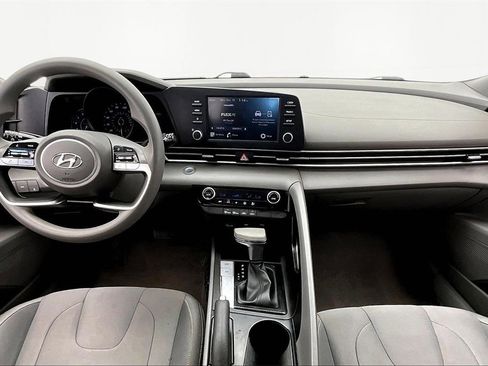 Used 2023 Hyundai Elantra SEL image 16