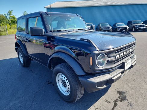 Used 2025 Ford Bronco 2-Door AWD/4WD image 2