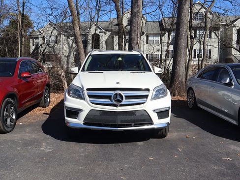 Used 2013 Mercedes-Benz GL 550 4MATIC image 2
