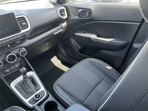 New 2025 Hyundai Venue Limited image 6