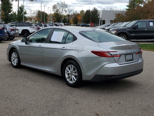Used 2025 Toyota Camry LE FWD image 3