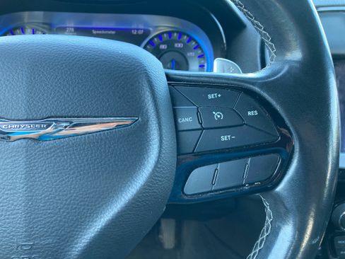 Used 2018 Chrysler 300 S image 19