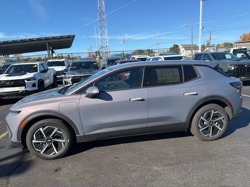 New 2026 Chevrolet Equinox EV LT image 3