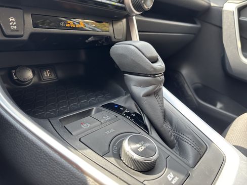 Used 2025 Toyota RAV4 XLE AWD/4WD image 22