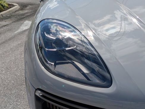 Used 2020 Porsche Macan Turbo image 10